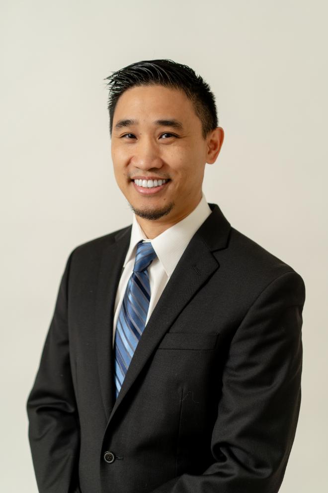 Portrait of Dr Peter Dinh